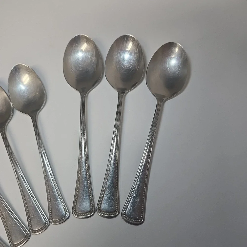 8 Oneida NEEDLEPOINT Beaded Artistry Stainless 1881 Rogers Ltd Oval Soup Spoons